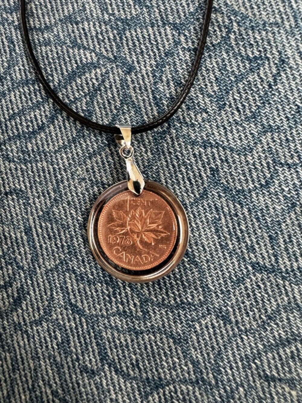 1978 Canadian 1 Cent Coin Necklace | Handcrafted Resin Pendant | Canadian Penny - Picture 6 of 12